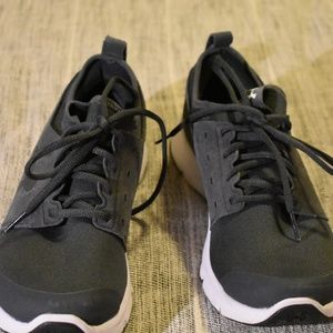 Women's cross-trainer // Under Armour